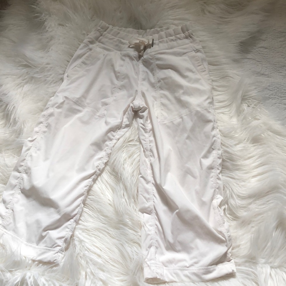 White cropped Lululemon pants